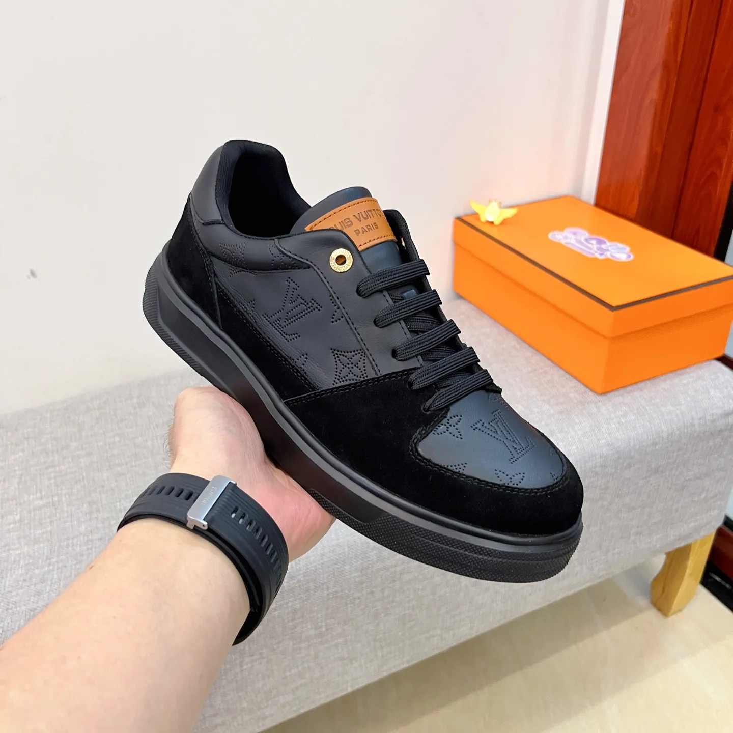 Men's shoes 💰 420💰【LV】🔥Louis Vuitton, high-end men's shoes brand official website 1:1 latest masterpiece: the upper is made of Italian imported first-layer cowhide with a comfortable and breathable lining➕original non-slip and wear-resistant outsole🔥, making walking more convenient and comfortable! An exclusive new model, a stunning work, a beautiful 1:1 replica [color] compared to the official quality! Create a fashionable personality to set off your uniqueness! A must-have for trendy men! Classic 🔥Size: 38-44 Color: 🔥 2⃣️colors available🔥.